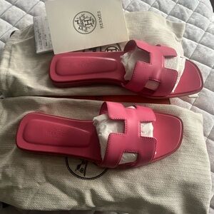 Authentic HERMES Oran Rose sandals